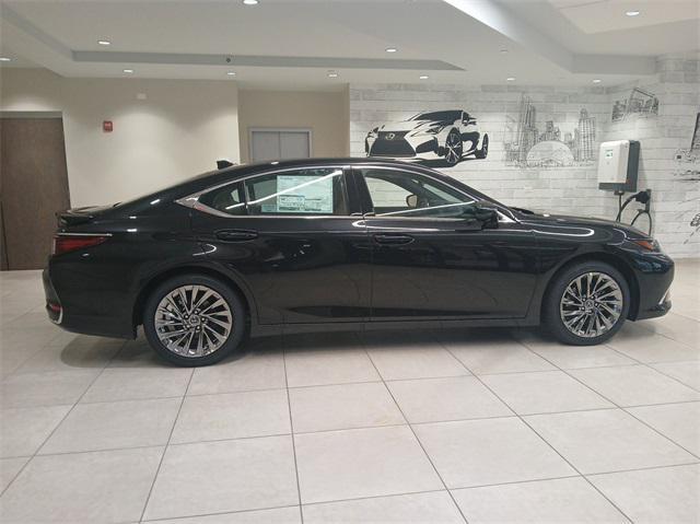 new 2025 Lexus ES 300h car, priced at $57,049