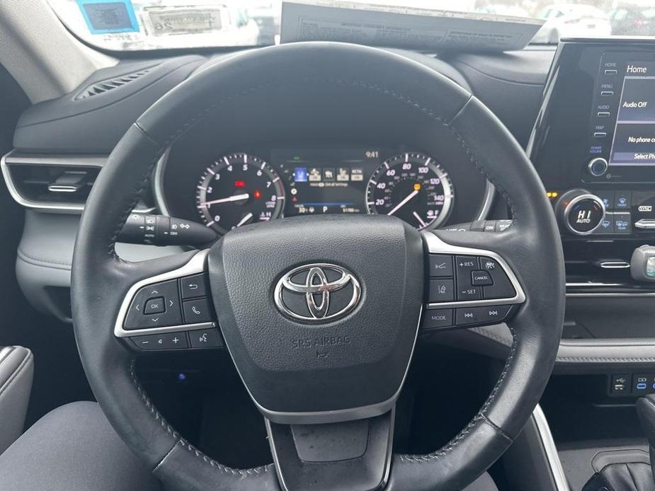 used 2022 Toyota Highlander car, priced at $35,453