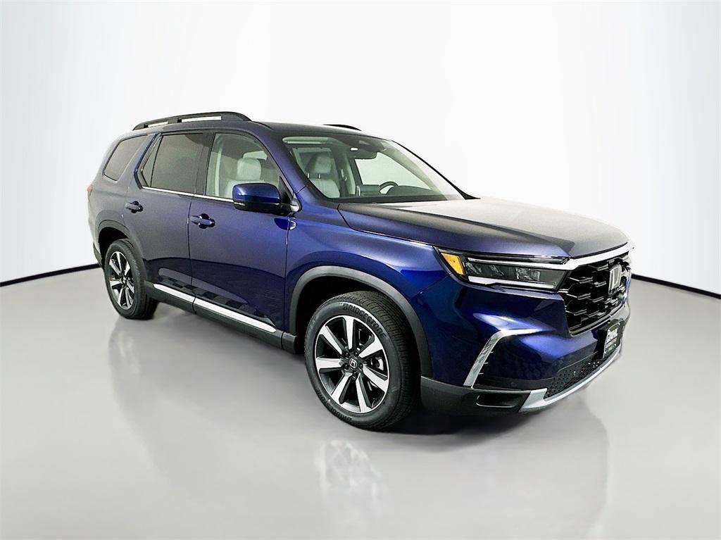 new 2025 Honda Pilot car, priced at $49,995