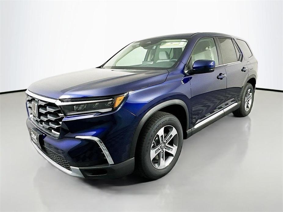 new 2025 Honda Pilot car, priced at $45,058