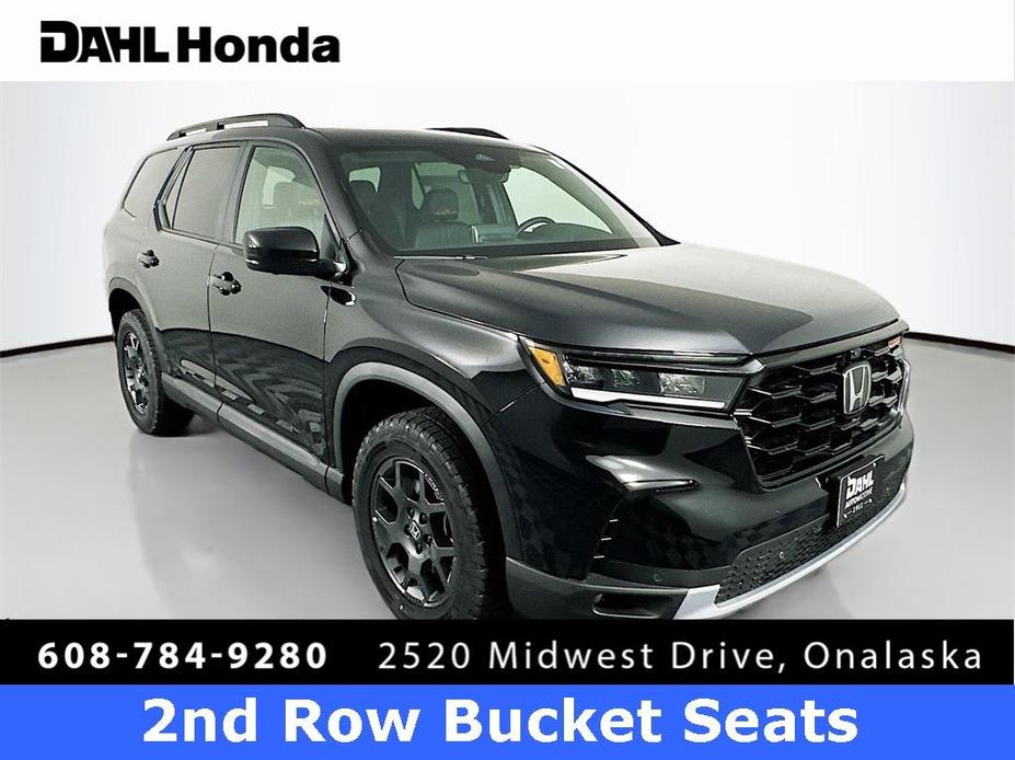 new 2025 Honda Pilot car, priced at $49,495