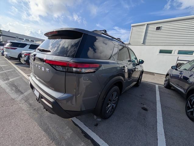 new 2025 Nissan Pathfinder car, priced at $40,356