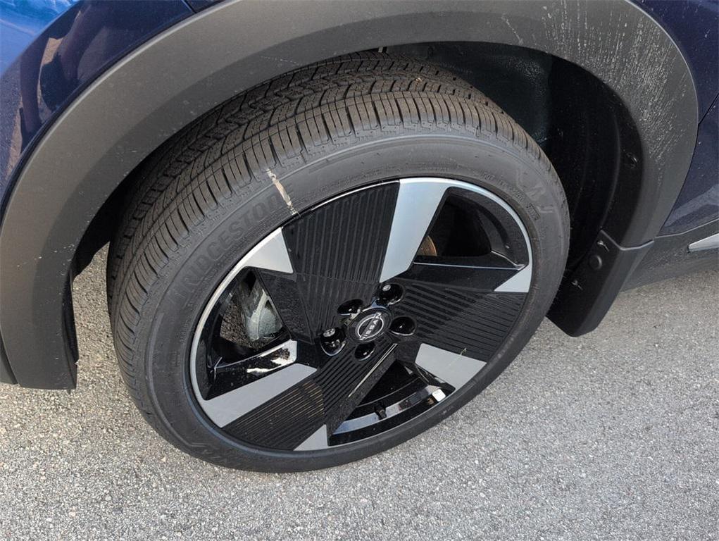 new 2025 Nissan Kicks car, priced at $25,435