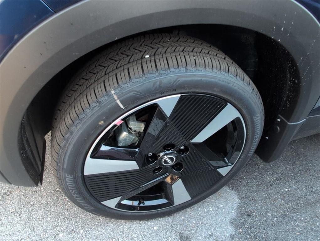 new 2025 Nissan Kicks car, priced at $25,489
