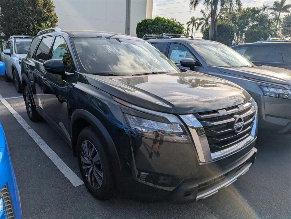 new 2025 Nissan Pathfinder car, priced at $40,561