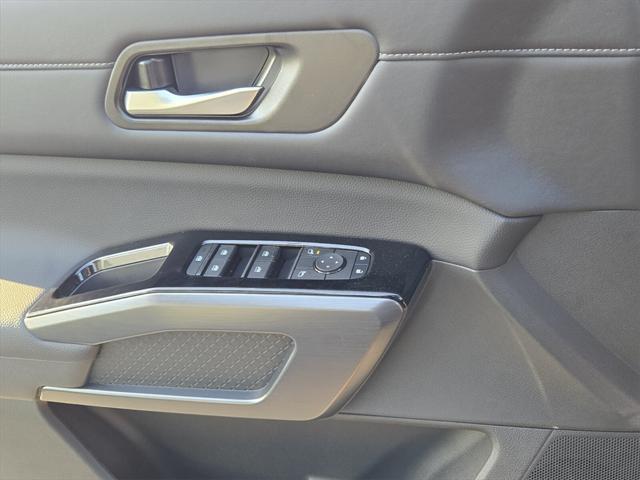 new 2025 Nissan Pathfinder car, priced at $43,616