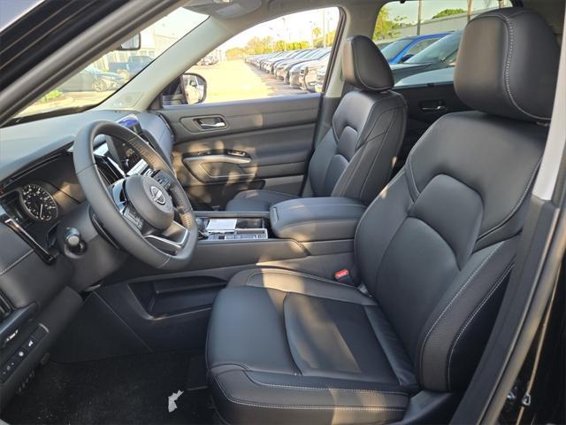 new 2025 Nissan Pathfinder car, priced at $43,616