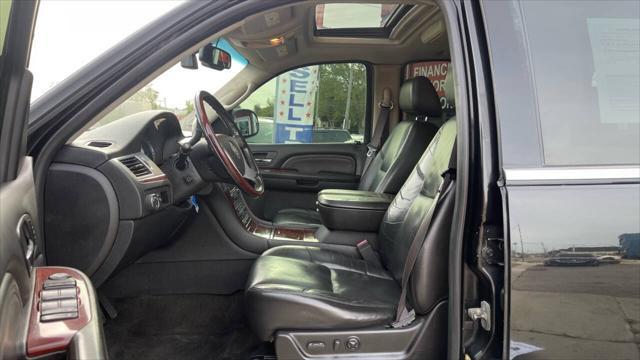 used 2009 Cadillac Escalade car, priced at $9,995