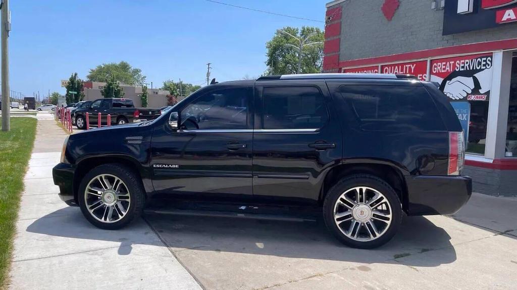 used 2012 Cadillac Escalade car, priced at $13,995