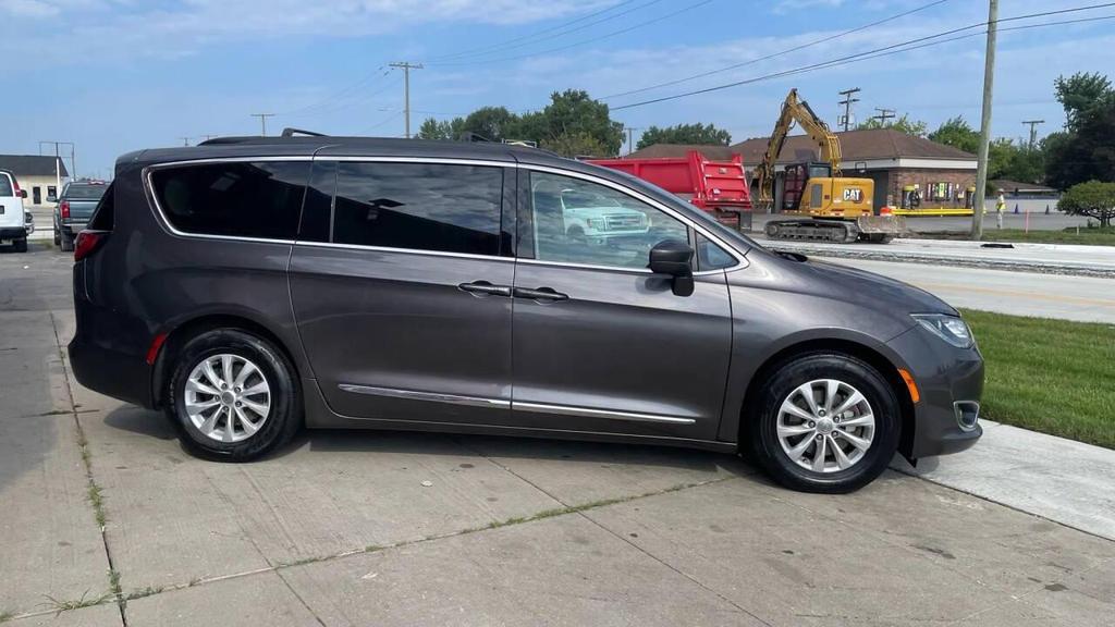 used 2017 Chrysler Pacifica car, priced at $11,995