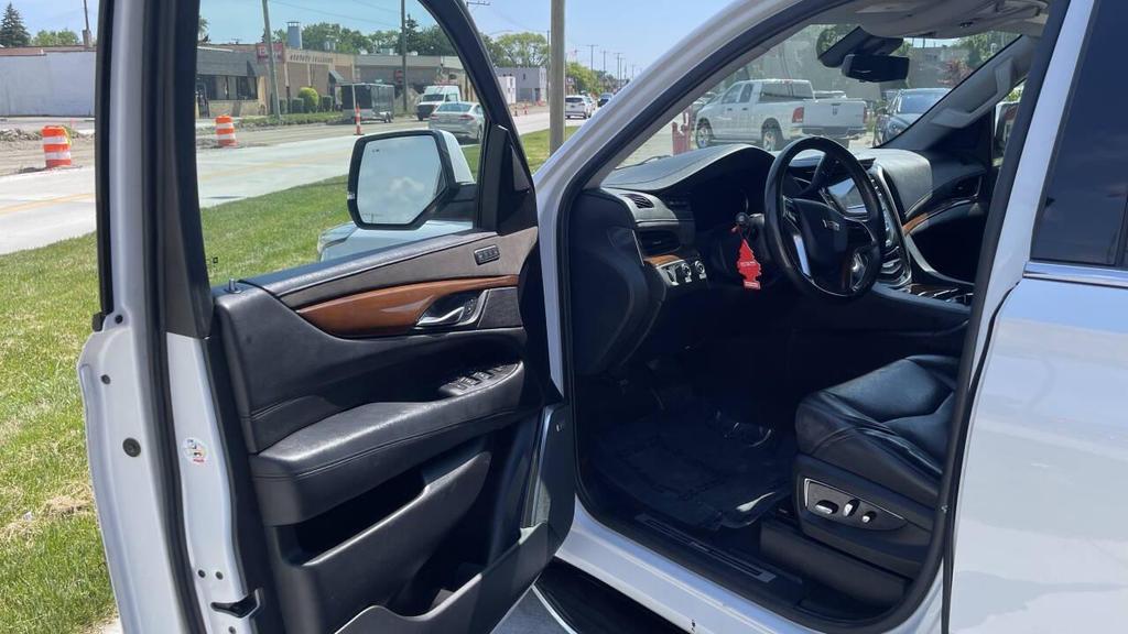 used 2018 Cadillac Escalade ESV car, priced at $23,995