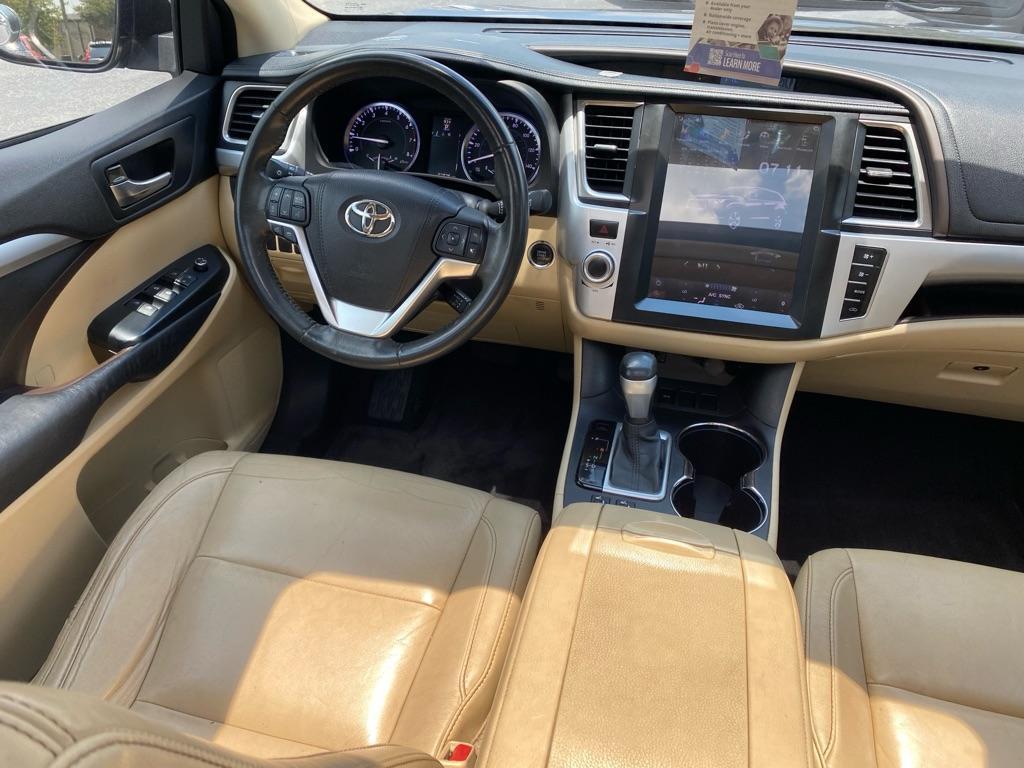 used 2015 Toyota Highlander car, priced at $19,950