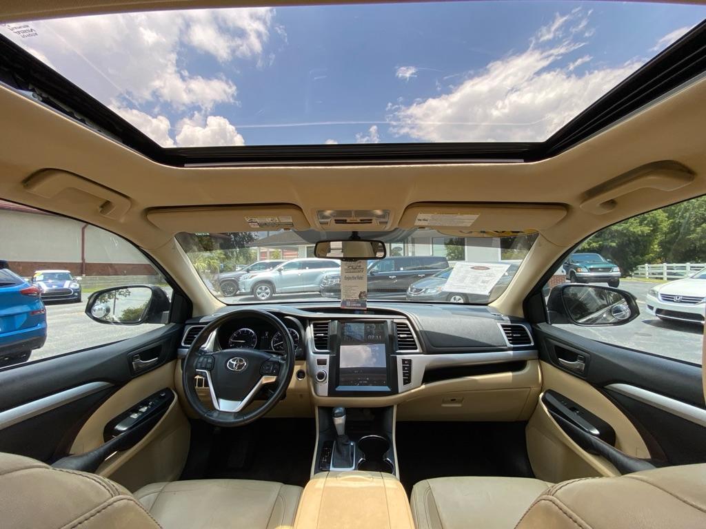 used 2015 Toyota Highlander car, priced at $19,950