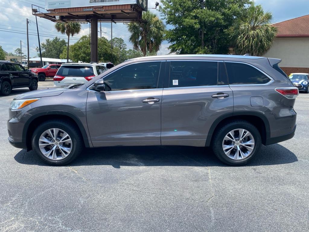 used 2015 Toyota Highlander car, priced at $19,950