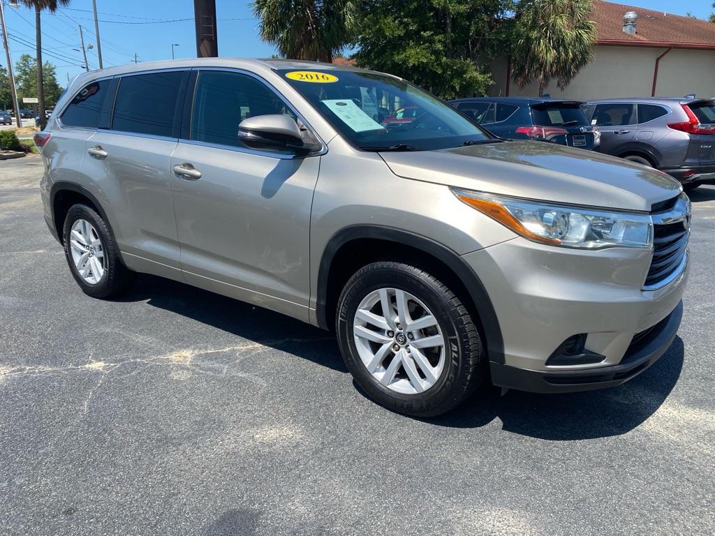 used 2016 Toyota Highlander car, priced at $13,950