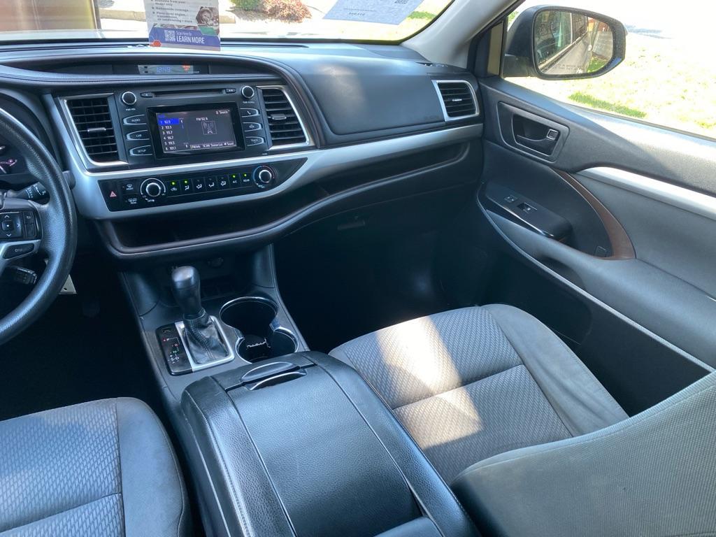 used 2016 Toyota Highlander car, priced at $13,950