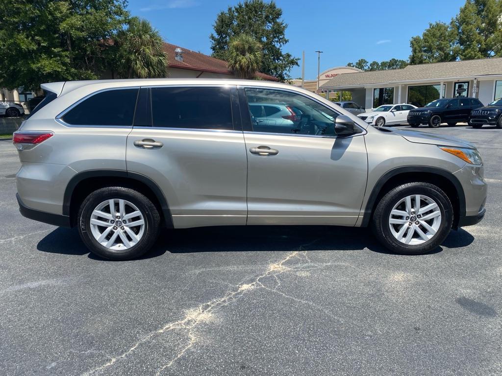 used 2016 Toyota Highlander car, priced at $13,950