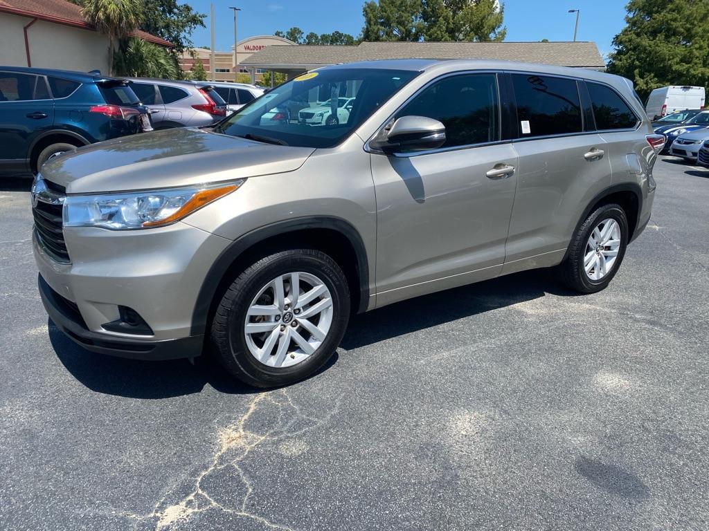 used 2016 Toyota Highlander car, priced at $13,950