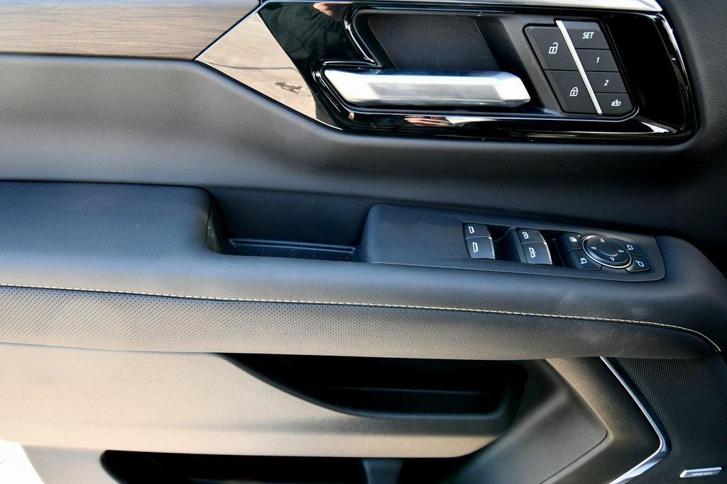 new 2025 Chevrolet Suburban car, priced at $79,115