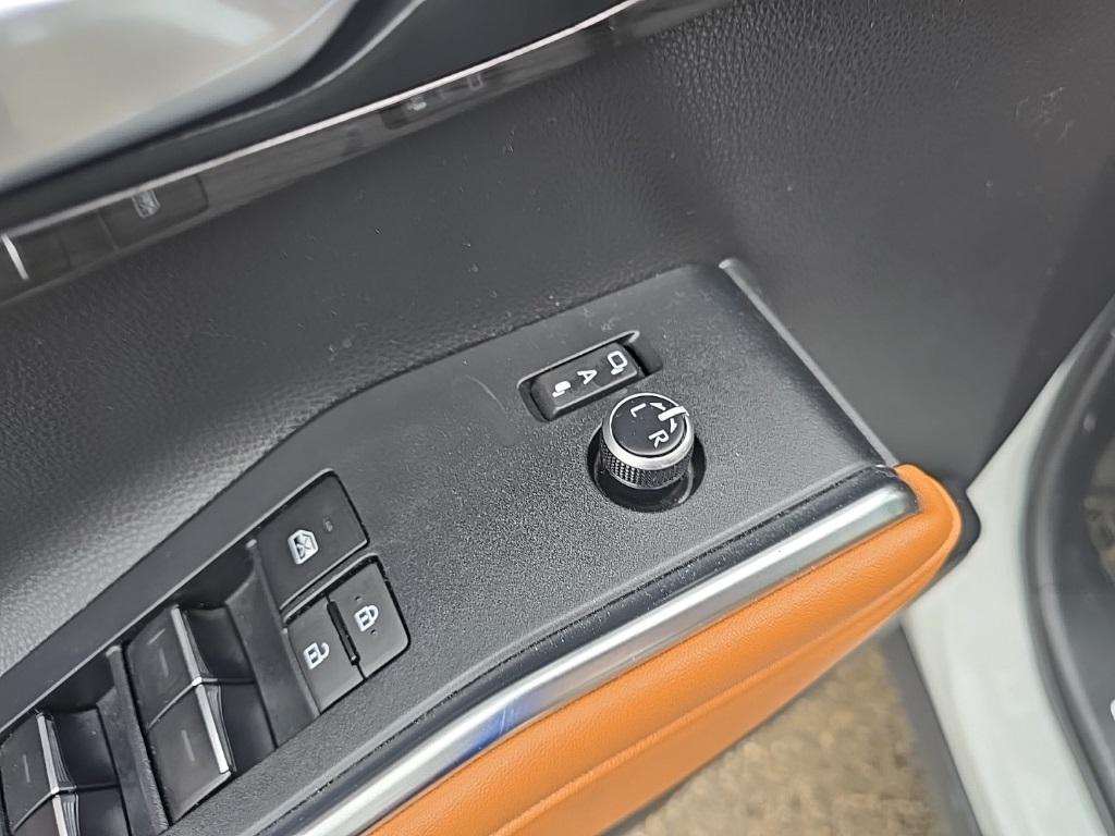 used 2024 Toyota Highlander Hybrid car, priced at $54,497