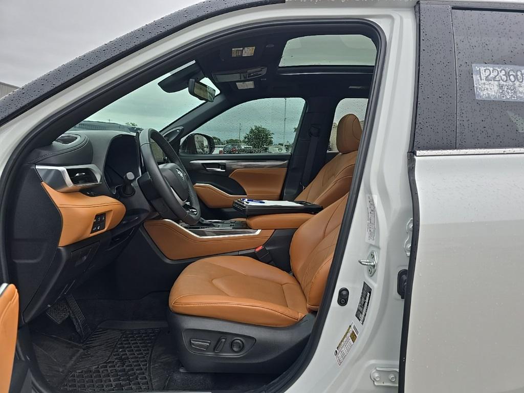 used 2024 Toyota Highlander Hybrid car, priced at $54,497