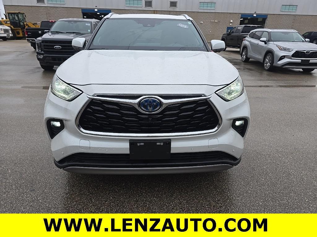 used 2024 Toyota Highlander Hybrid car, priced at $54,497