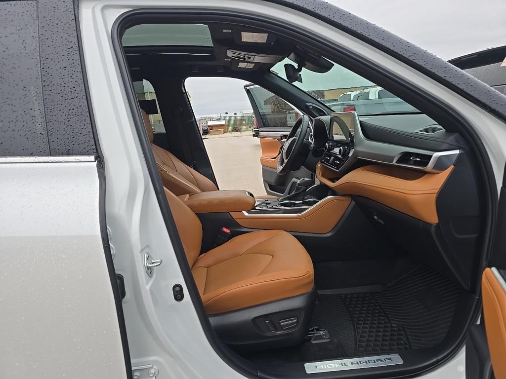 used 2024 Toyota Highlander Hybrid car, priced at $54,497