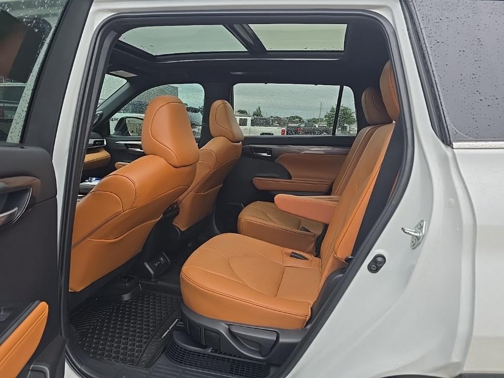 used 2024 Toyota Highlander Hybrid car, priced at $54,497
