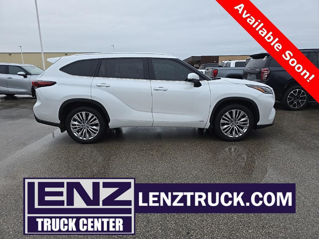 used 2024 Toyota Highlander Hybrid car, priced at $54,497