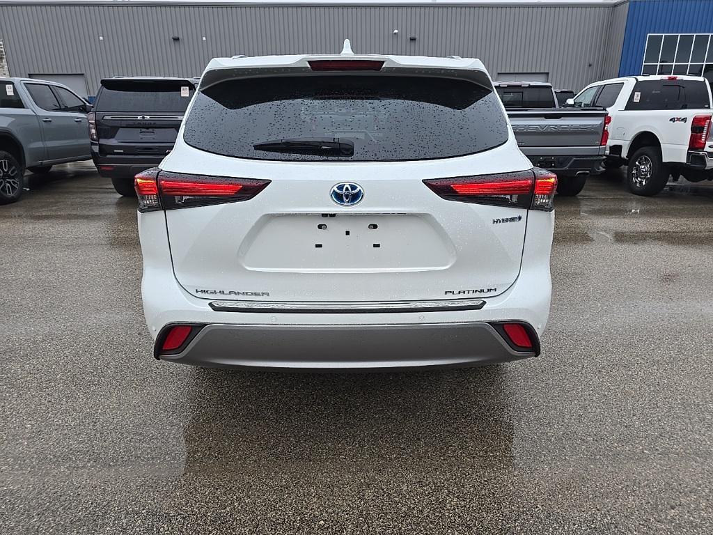 used 2024 Toyota Highlander Hybrid car, priced at $54,497