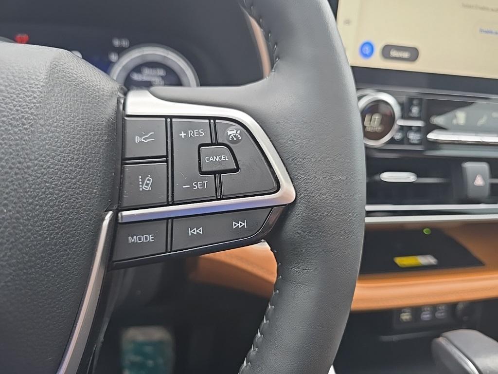 used 2024 Toyota Highlander Hybrid car, priced at $54,497