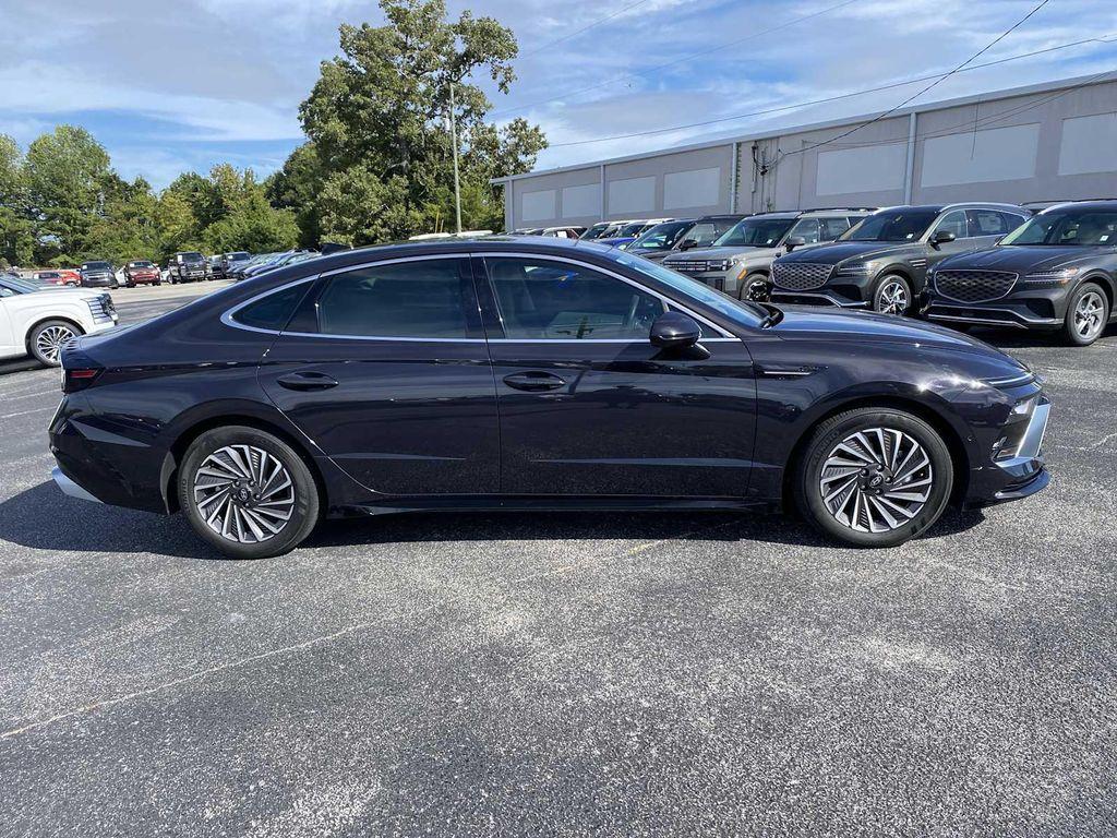 used 2025 Hyundai Sonata Hybrid car, priced at $32,515