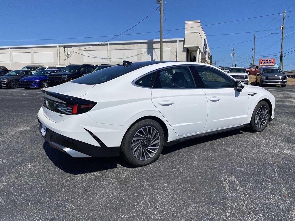 new 2025 Hyundai Sonata Hybrid car, priced at $37,096