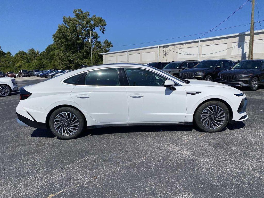 new 2025 Hyundai Sonata Hybrid car, priced at $37,096