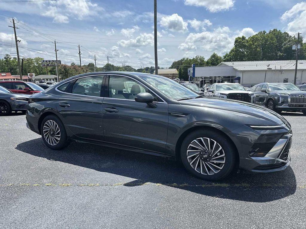 new 2025 Hyundai Sonata Hybrid car, priced at $30,431