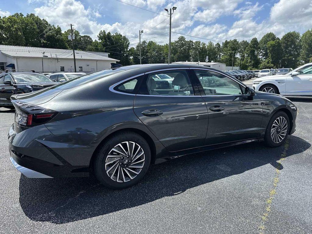 new 2025 Hyundai Sonata Hybrid car, priced at $30,431