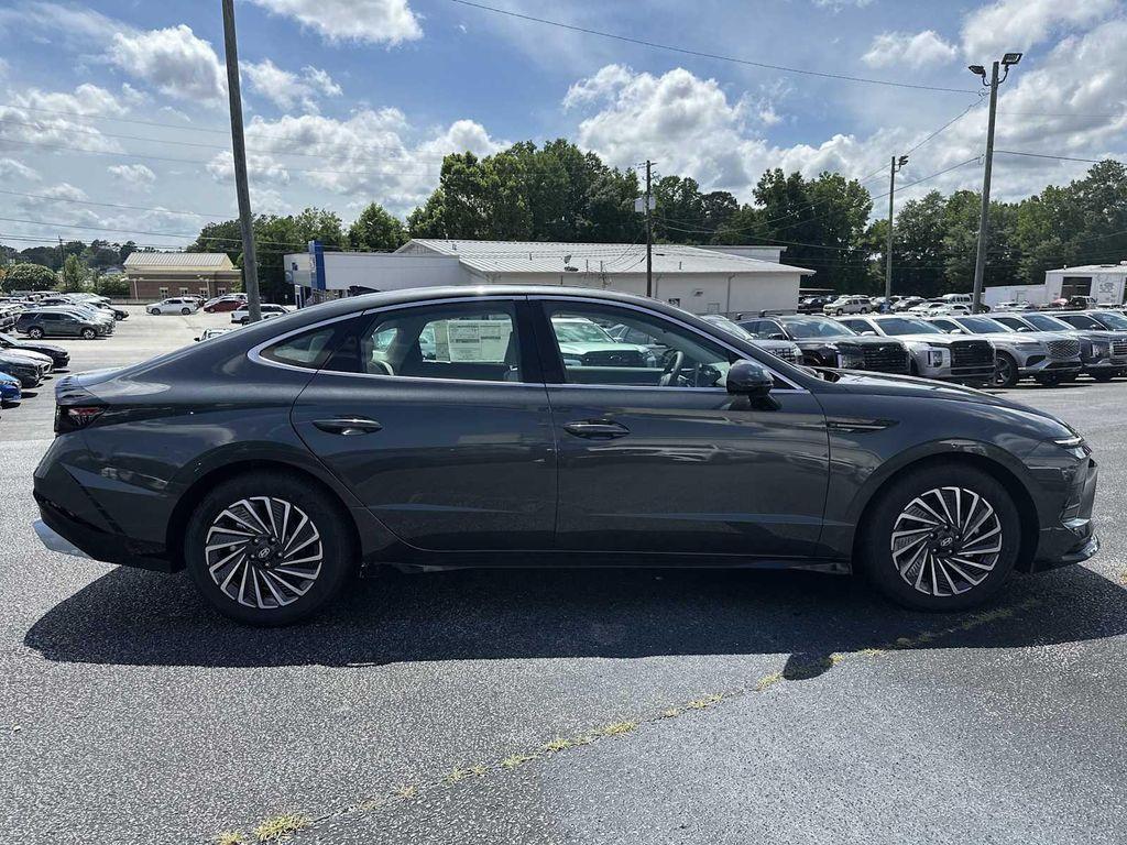 new 2025 Hyundai Sonata Hybrid car, priced at $30,431