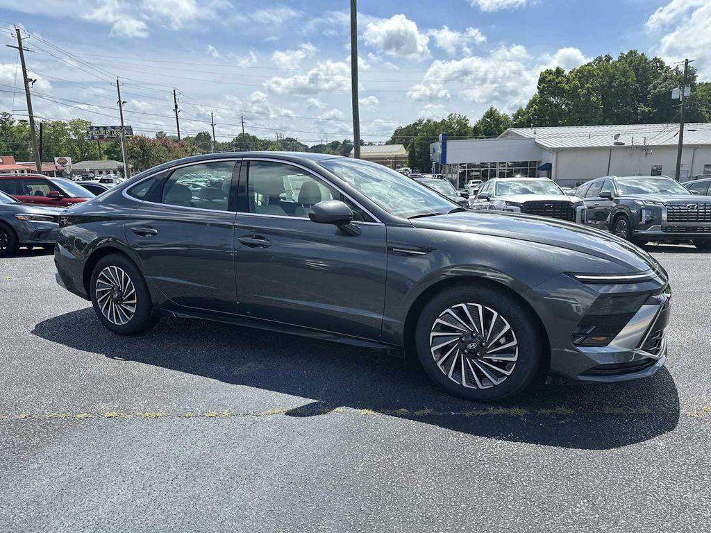 new 2025 Hyundai Sonata Hybrid car, priced at $30,431