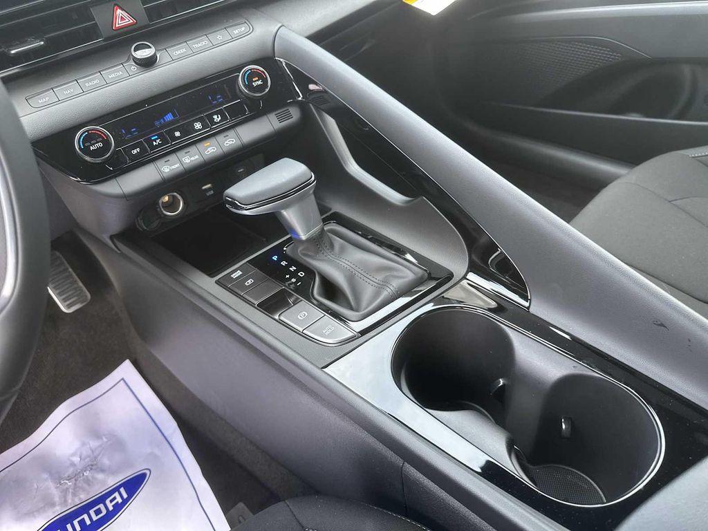 new 2025 Hyundai ELANTRA HEV car, priced at $25,928