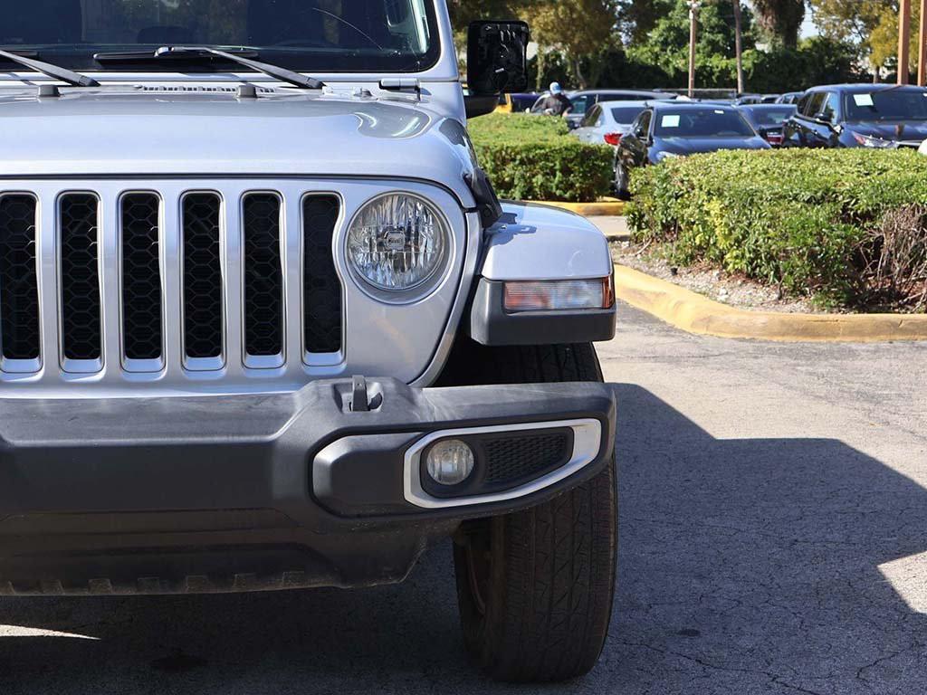 used 2022 Jeep Gladiator car, priced at $25,620