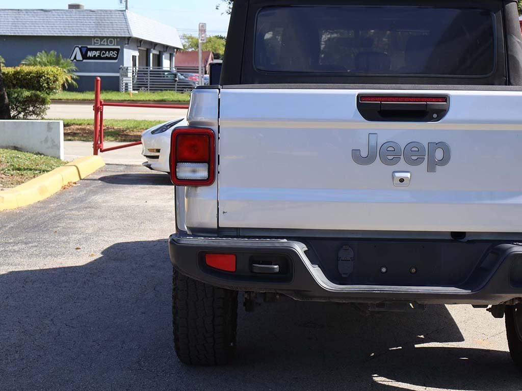 used 2022 Jeep Gladiator car, priced at $25,620