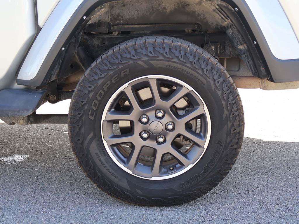 used 2022 Jeep Gladiator car, priced at $25,620