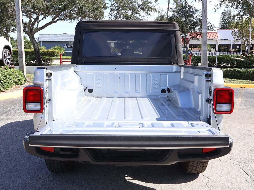 used 2022 Jeep Gladiator car, priced at $25,620