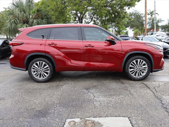 used 2022 Toyota Highlander car, priced at $32,990