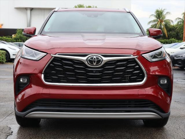 used 2022 Toyota Highlander car, priced at $32,990