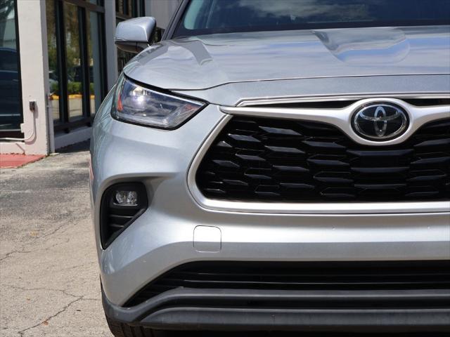 used 2021 Toyota Highlander car, priced at $29,495