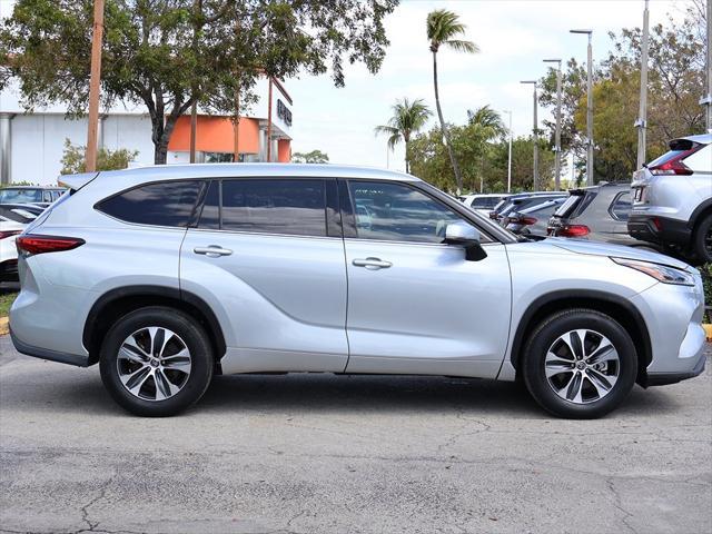 used 2021 Toyota Highlander car, priced at $29,495