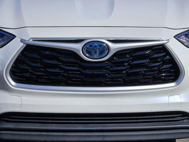 used 2020 Toyota Highlander Hybrid car, priced at $29,501