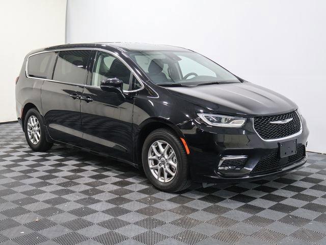 used 2024 Chrysler Pacifica car, priced at $29,684