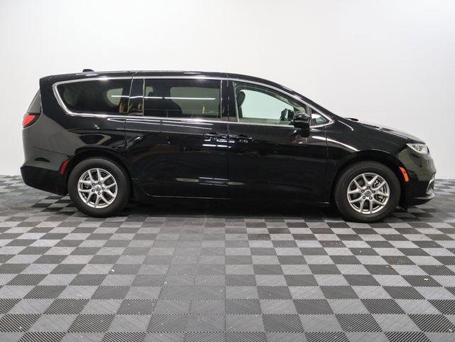 used 2024 Chrysler Pacifica car, priced at $29,684
